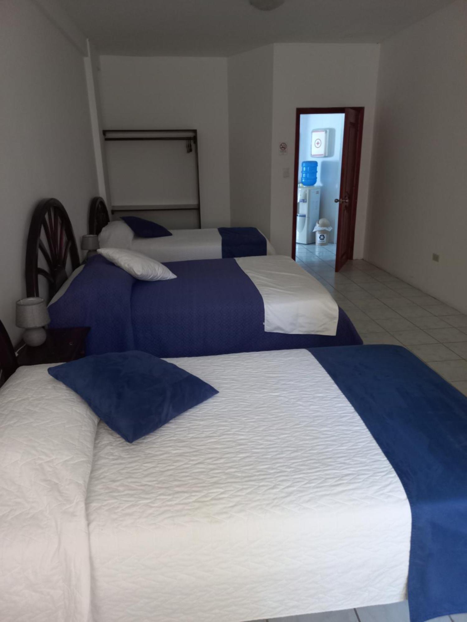 Hotel Isla Del Descanso Puerto Villamil Exteriör bild