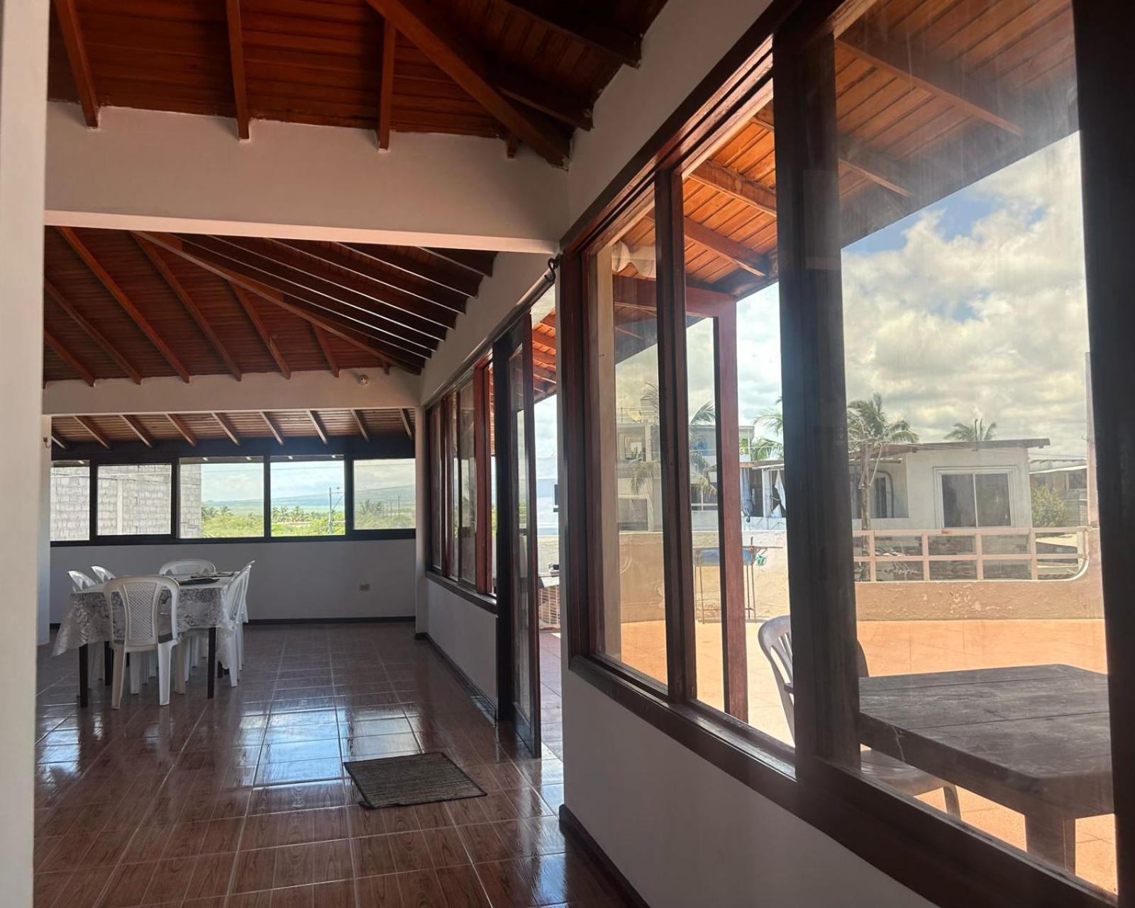 Hotel Isla Del Descanso Puerto Villamil Exteriör bild