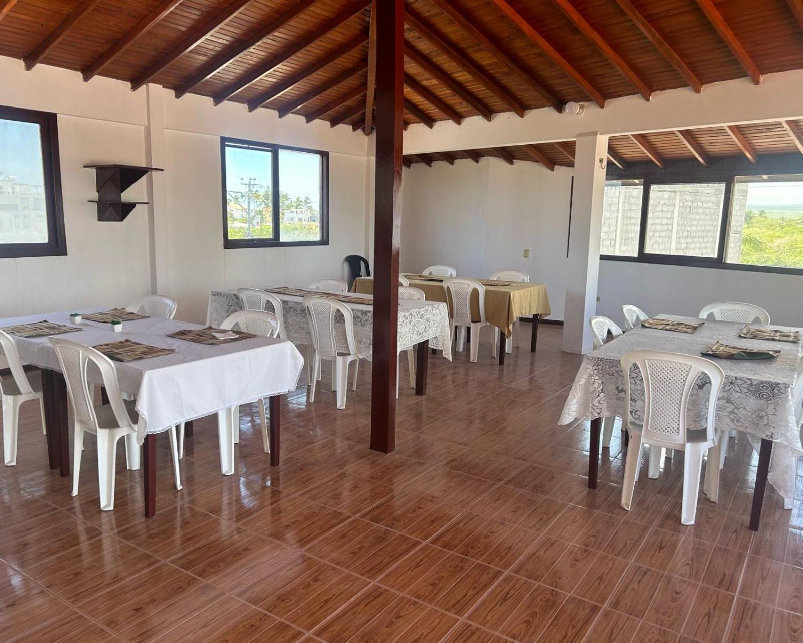 Hotel Isla Del Descanso Puerto Villamil Exteriör bild