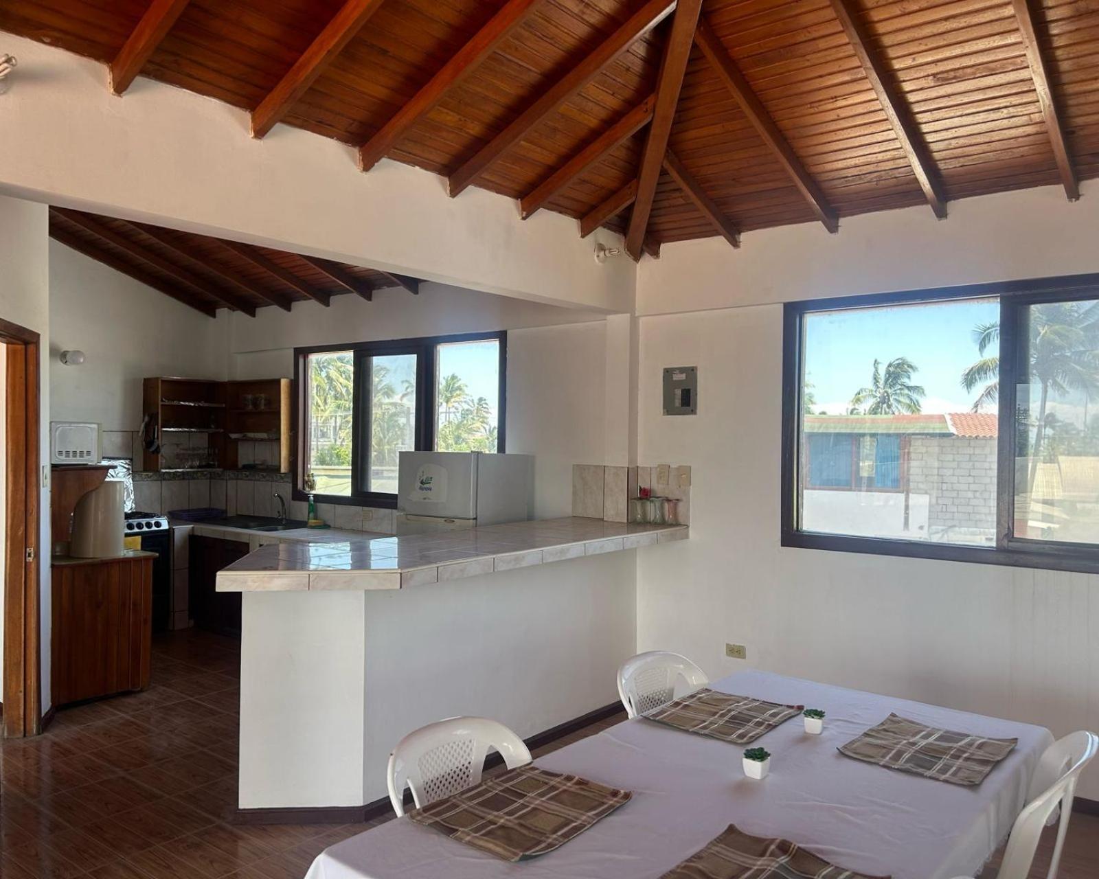 Hotel Isla Del Descanso Puerto Villamil Exteriör bild